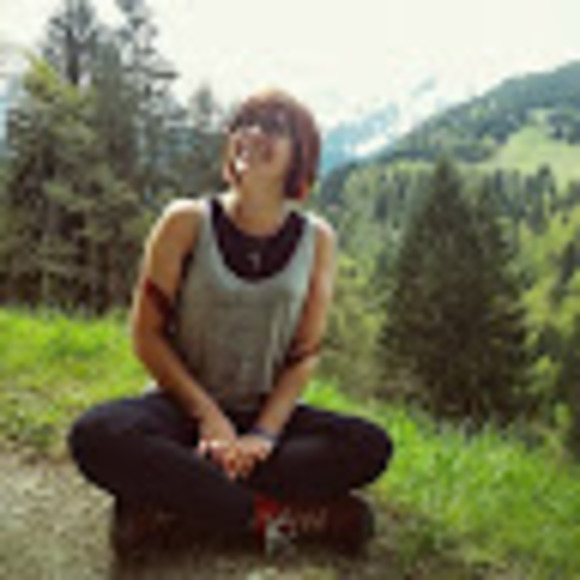 Meet your Posher, Jenn - Picture 1 of 1